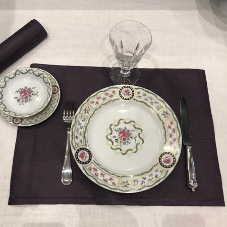 set of coated linen tble