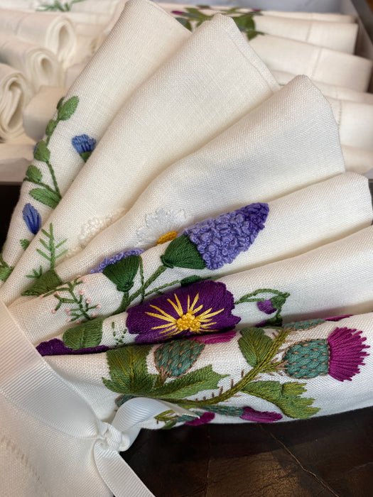 6 linen napkins embroidered with wildflowers