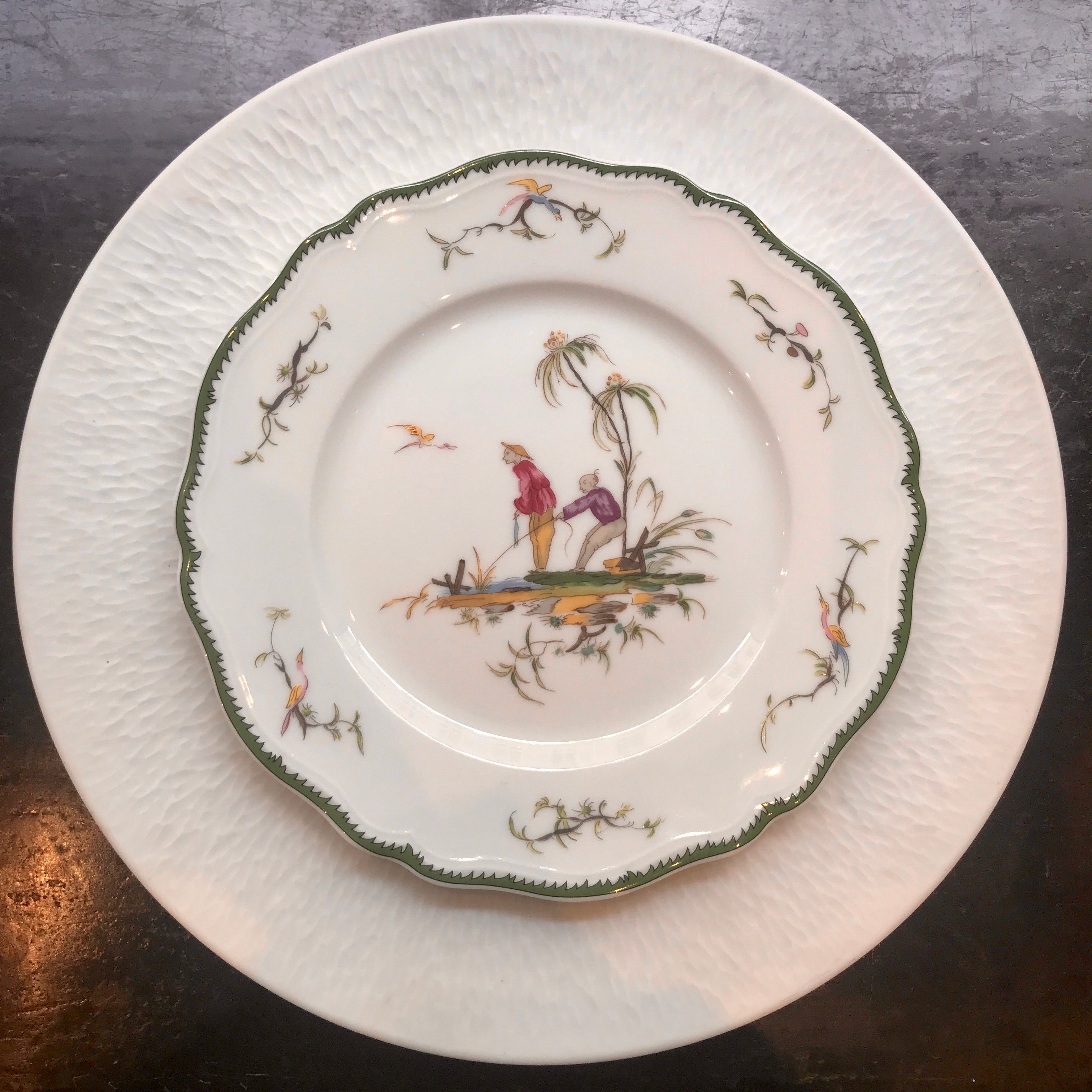 Raynaud's White Sablé Mineral Presentation Plate