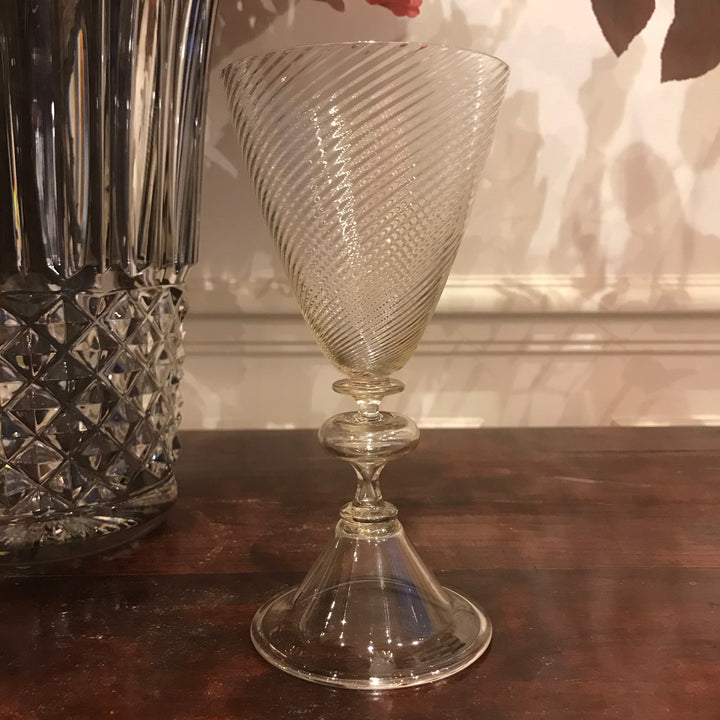 Verre à pied strié grand modèle