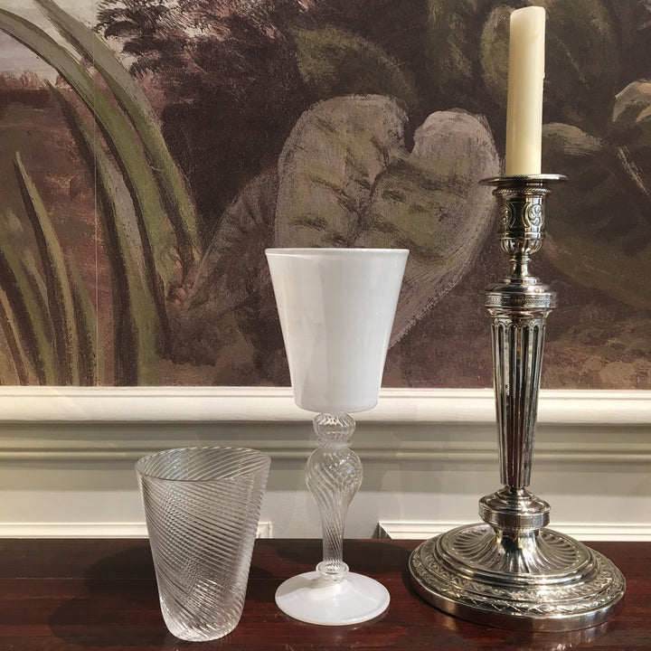 Verre à pied blanc