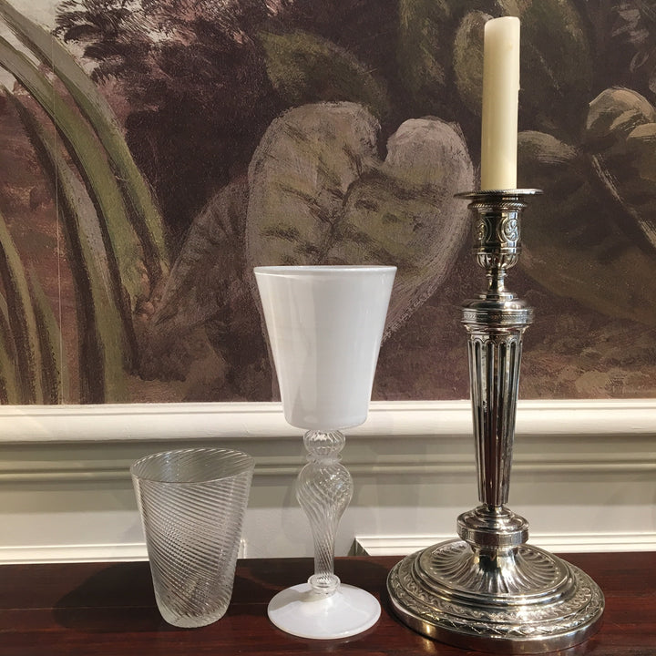 Verre à pied blanc